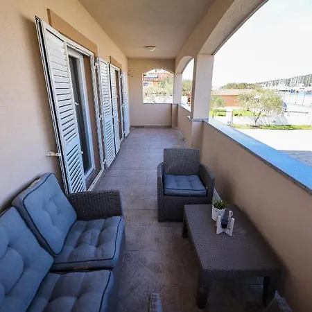 Skara Appartement *