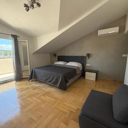 Skara Appartement *